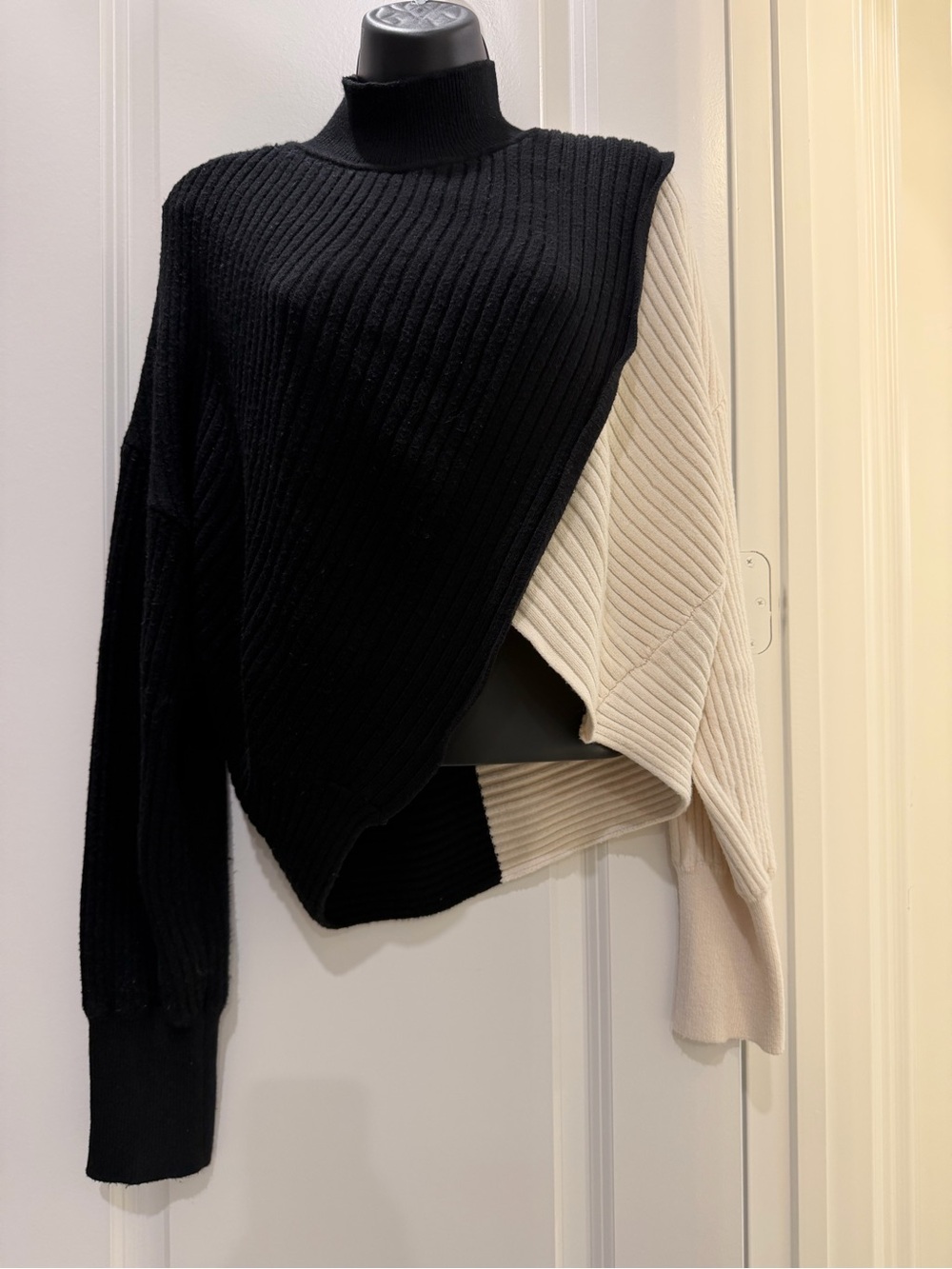 Express Black Ivory Colorblock Ribbed Turtleneck Dolman Sweater M